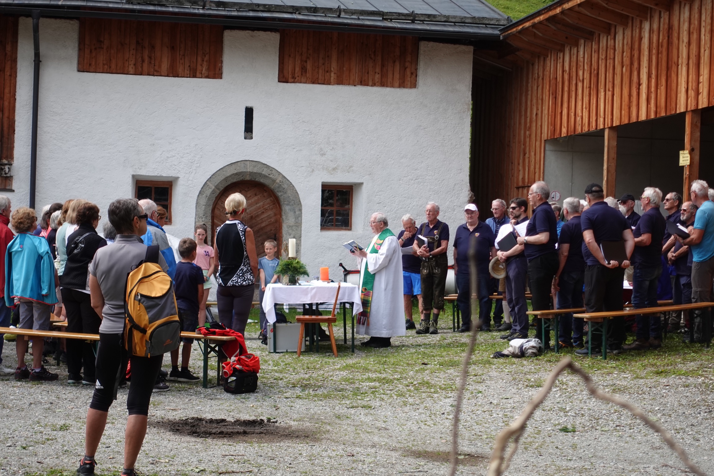 Alpenkitsch beim Freiluftgottesdienst St. Magdalena