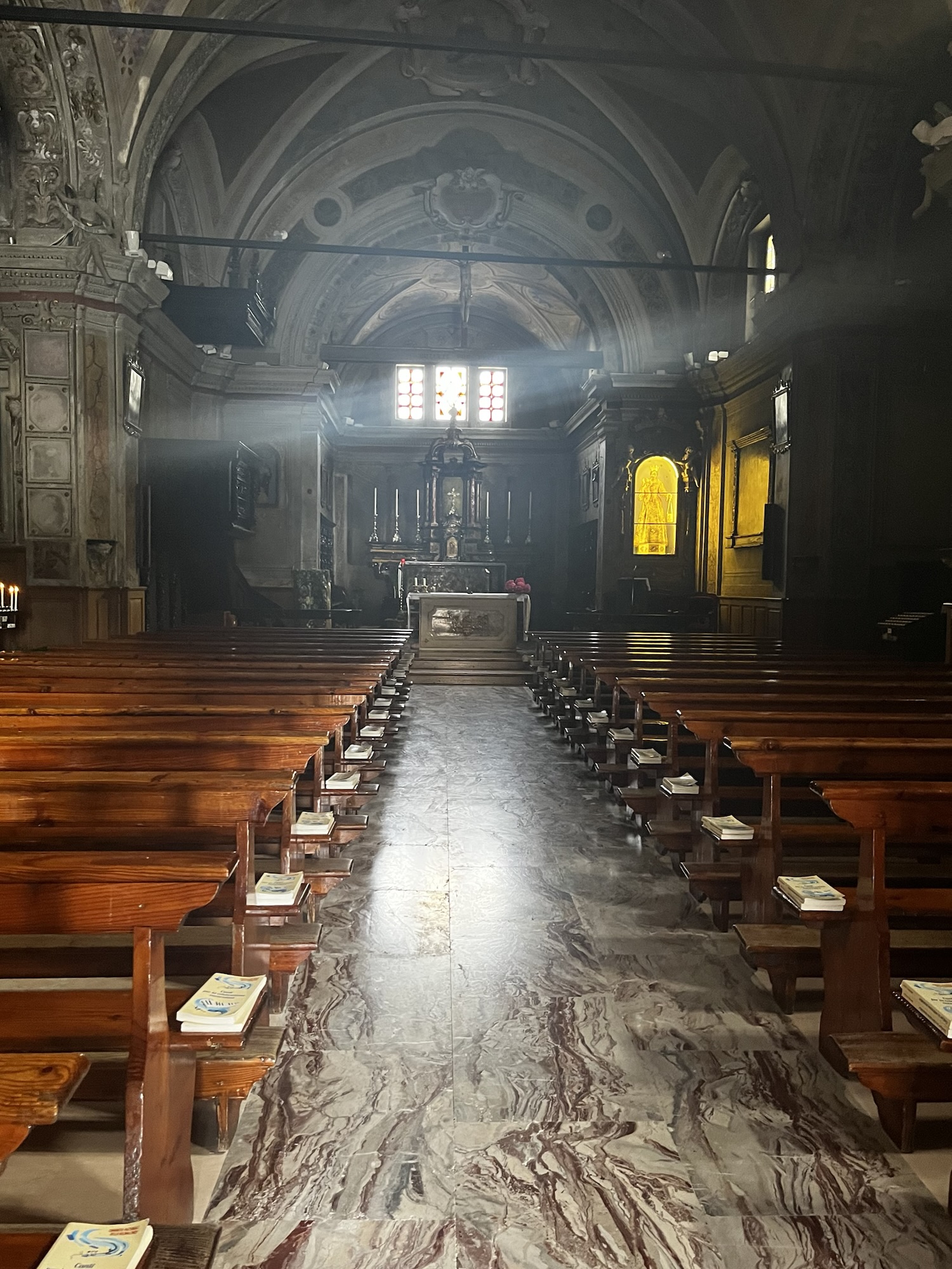 Innenraum Kirche Torre di Santa Maria