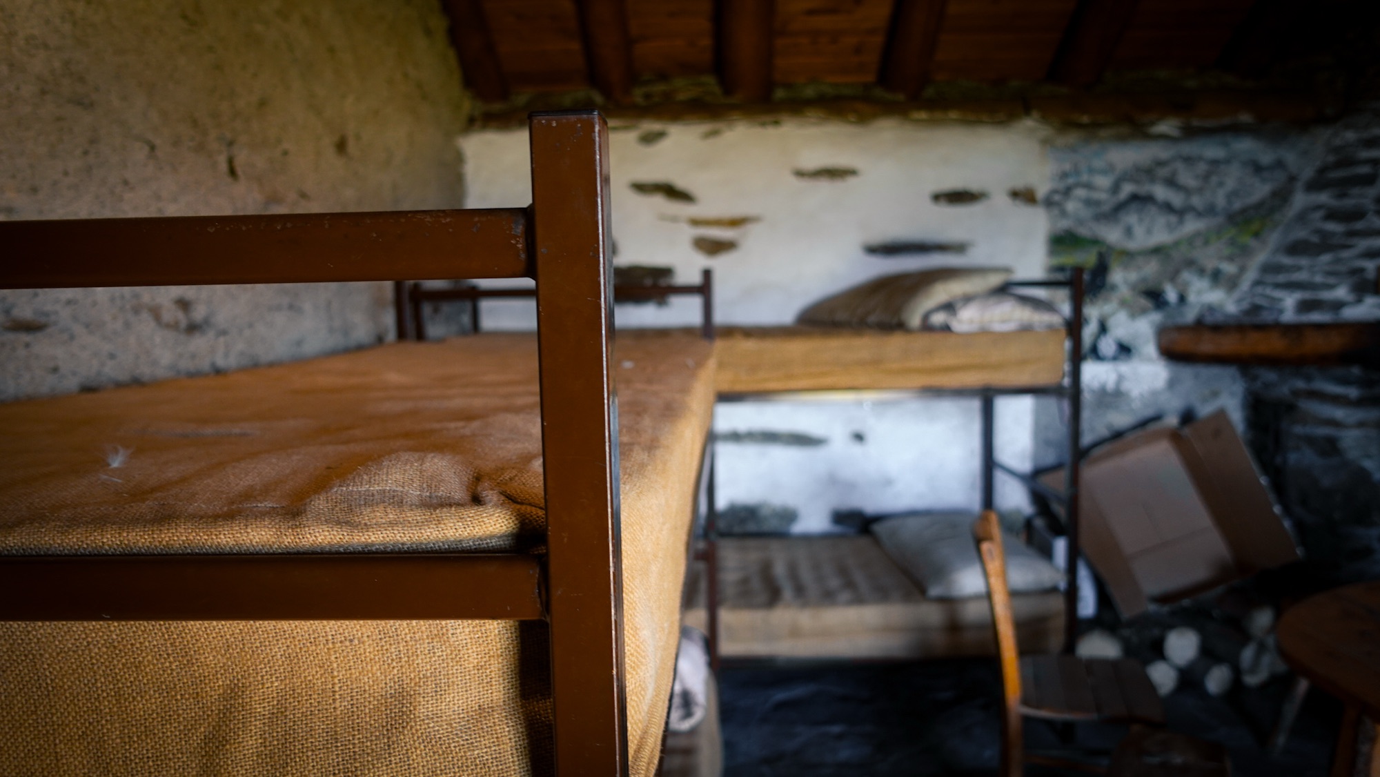 Betten im Bivacco Scermendone