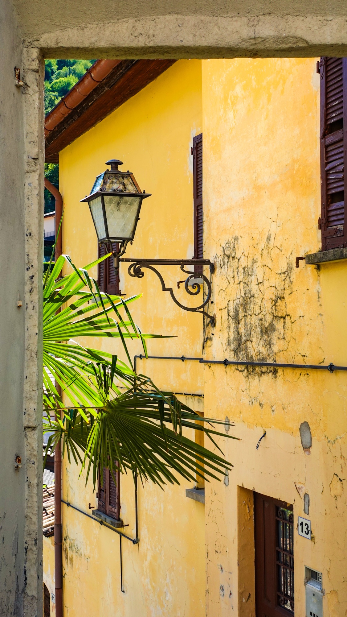 Mediterrane Gasse in Osteno