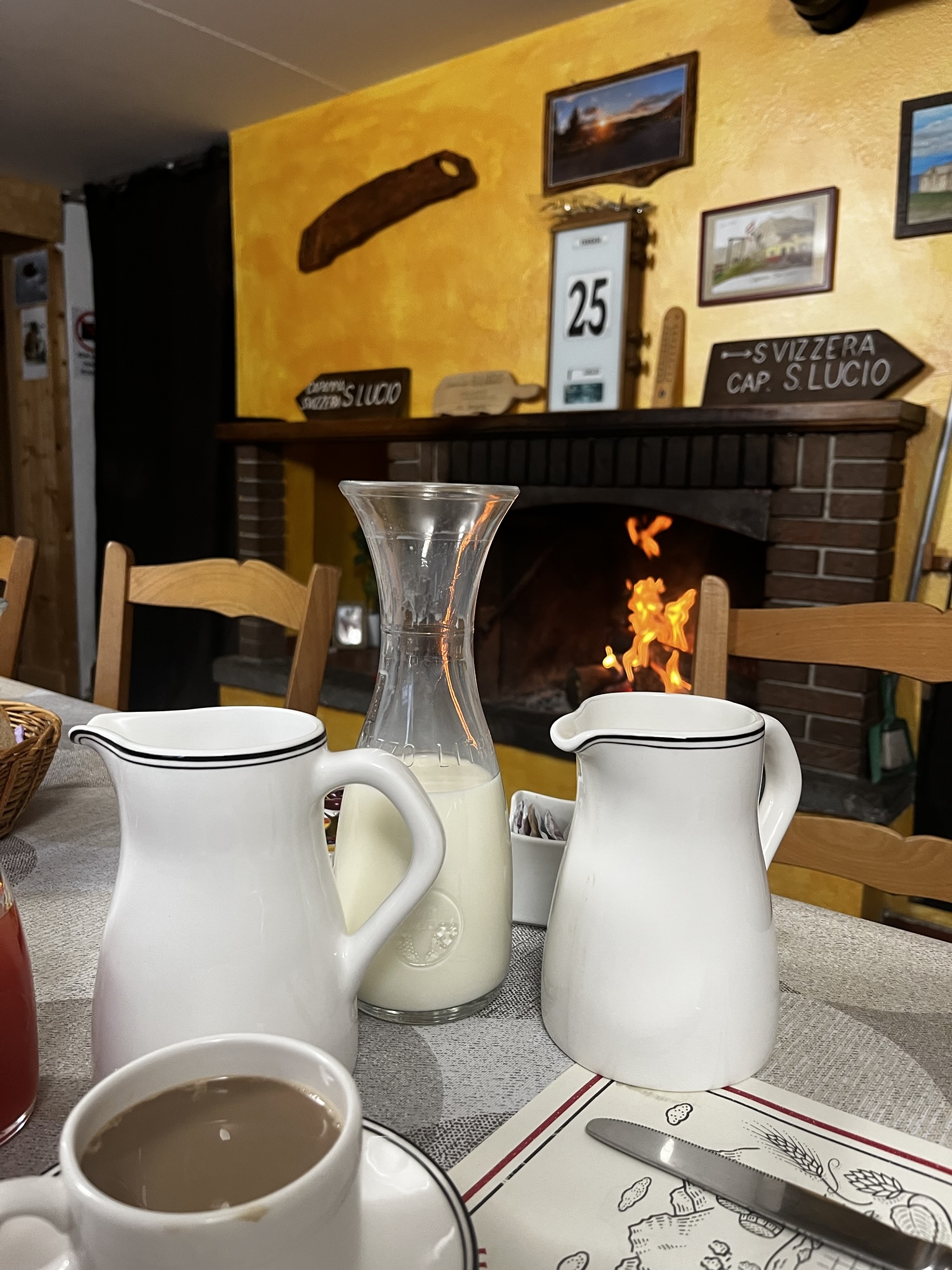 Frühstück auf der Capanna San Lucio