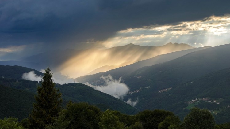 Wetterspektakel vor der Capanna San Lucio