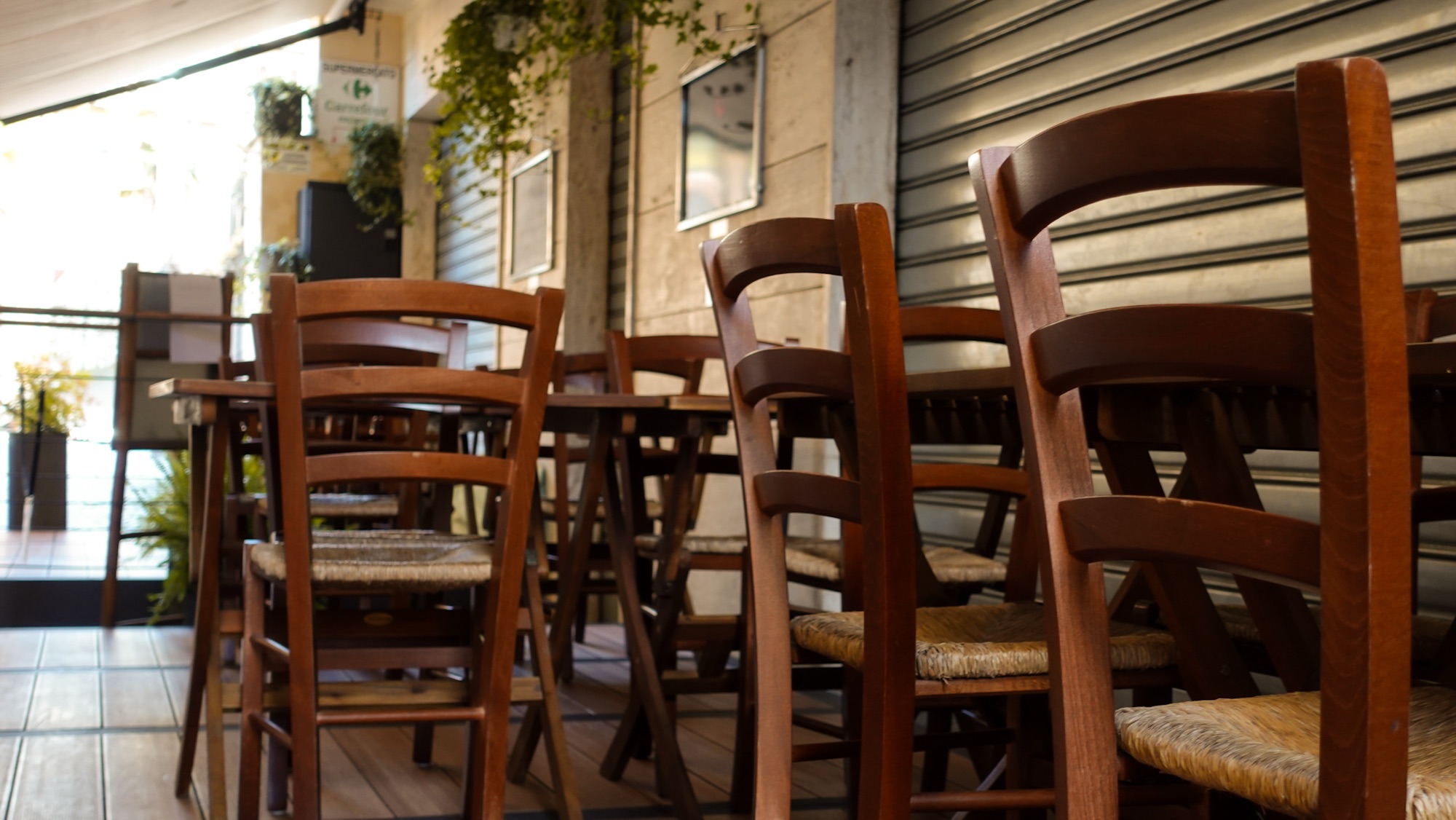 Noch sind die Restaurants in Baveno verwaist