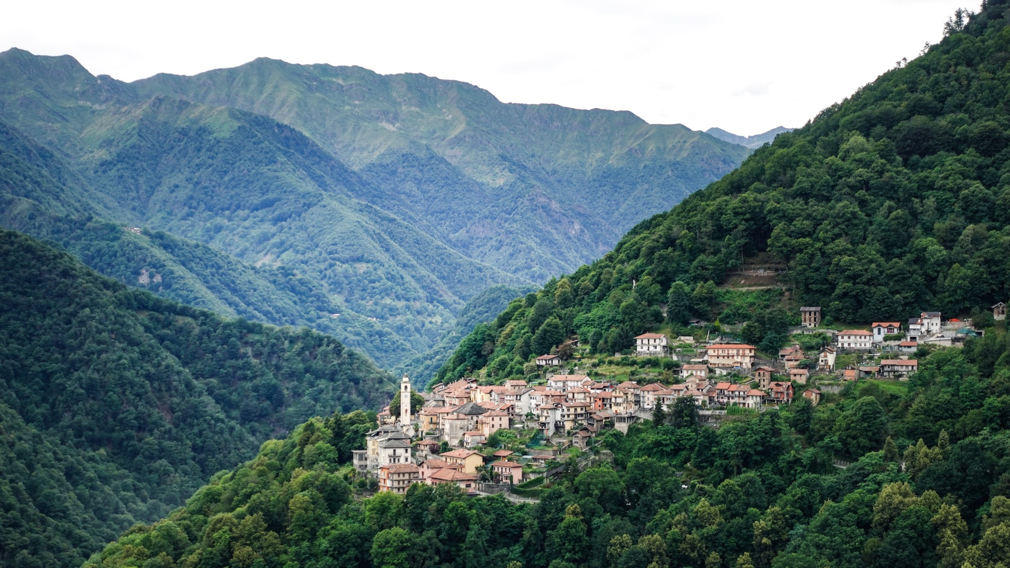 Bergdörfer auf dem Weg nach Campello Monti