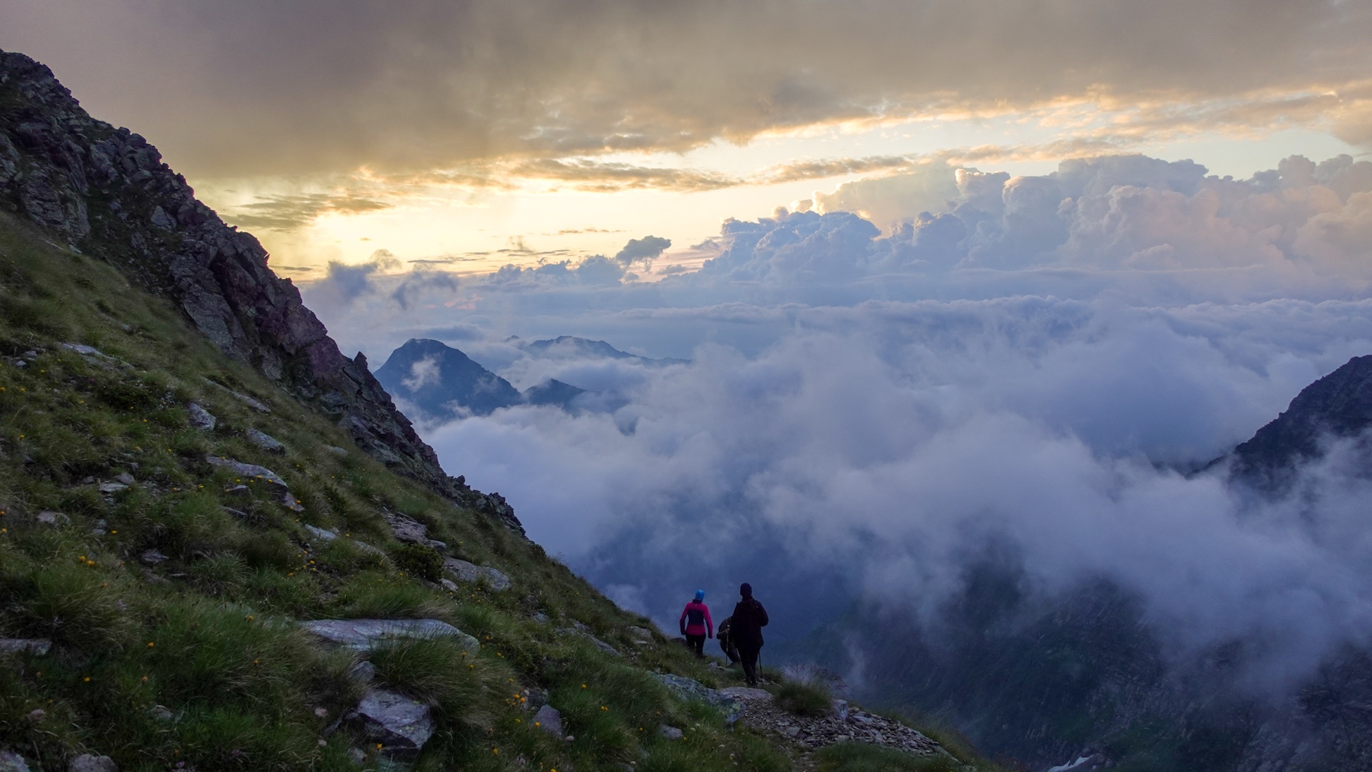 Abstieg ins Wolkenmeer
