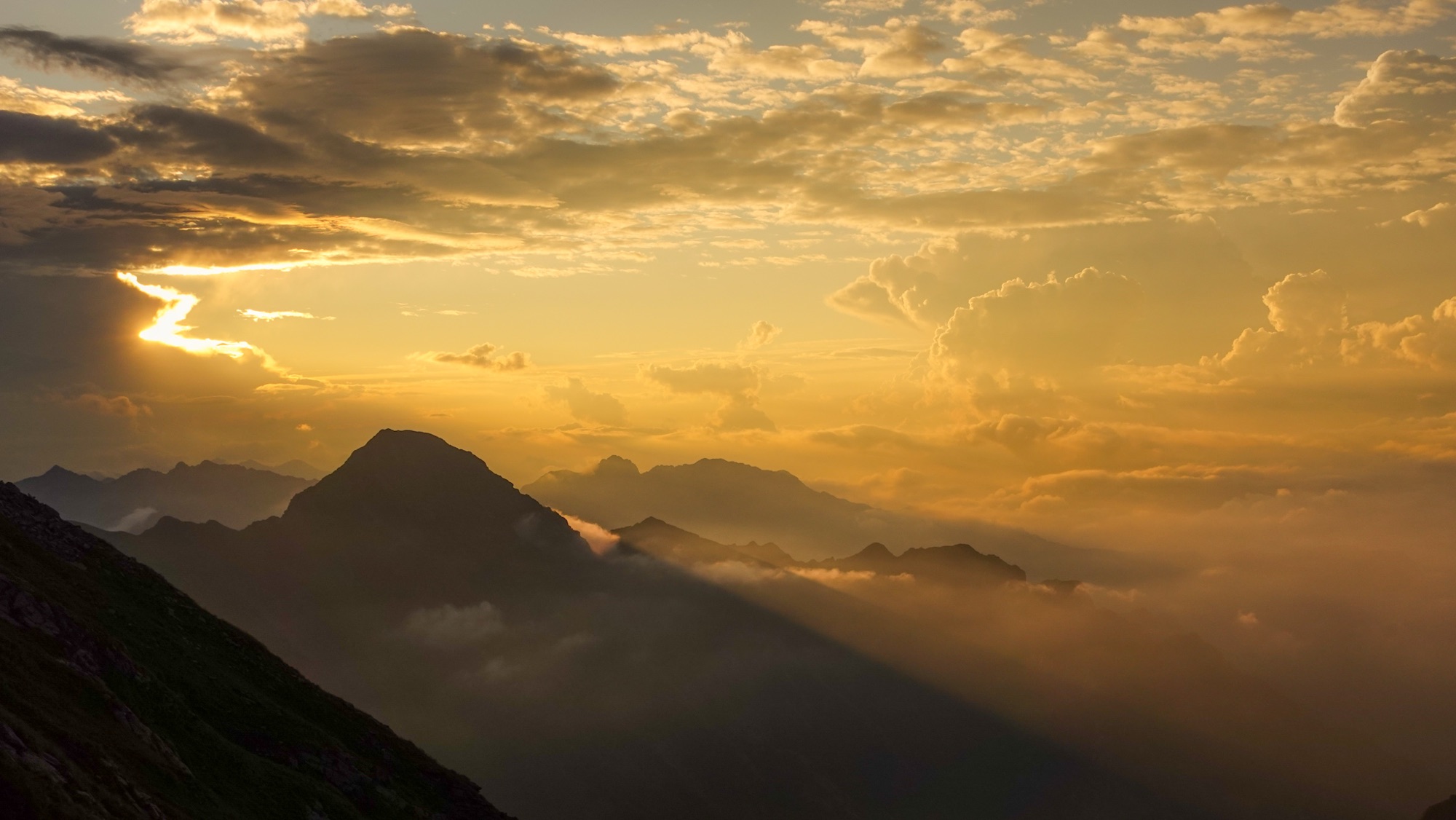Sonnenaufgang in den Bergen