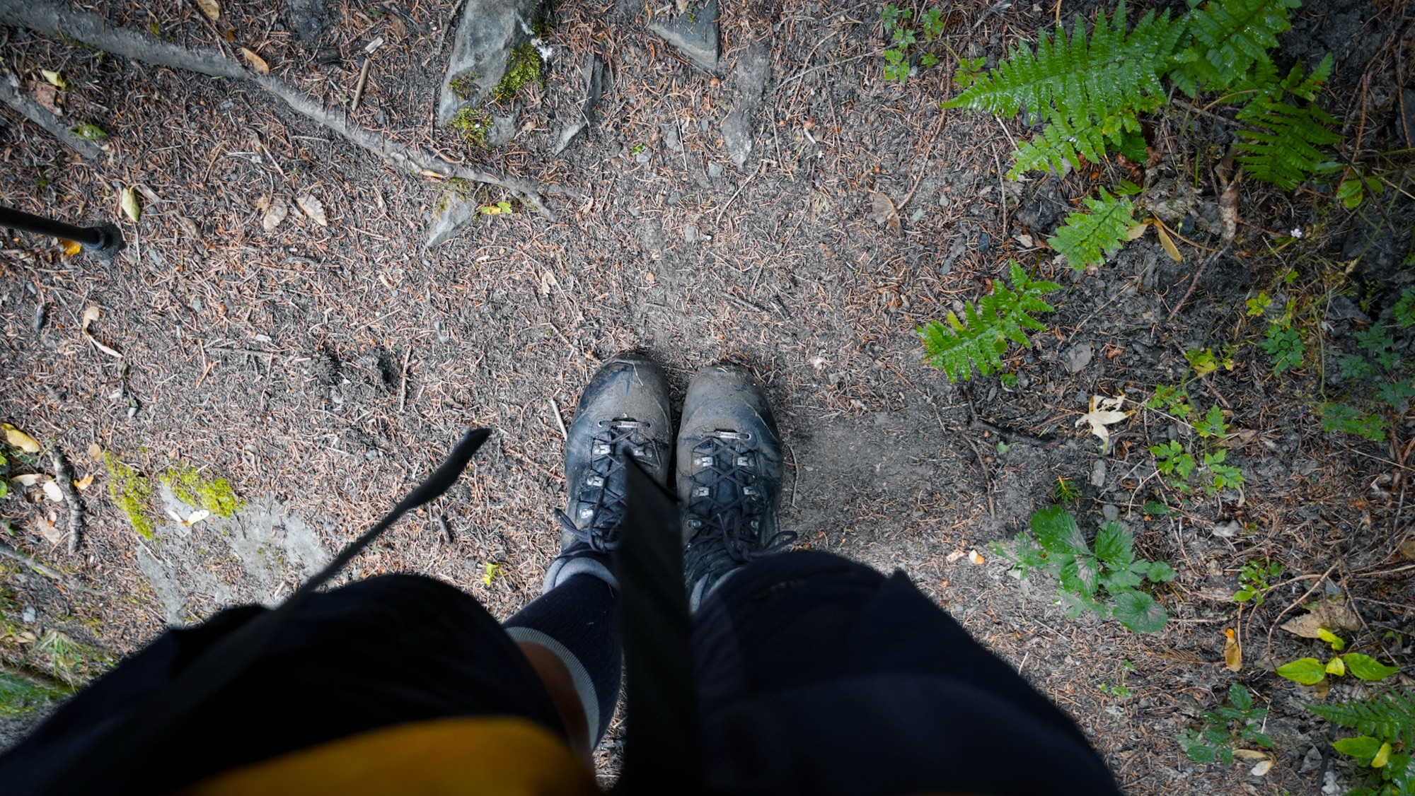 Wanderstiefel voller Matsch