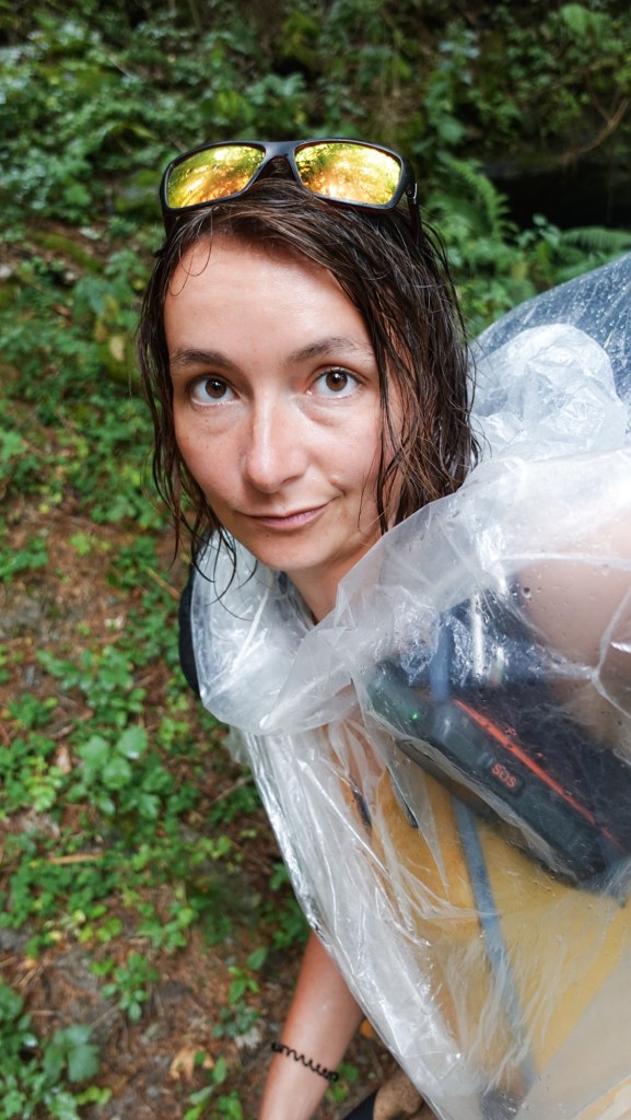 Durchnässe Wanderin