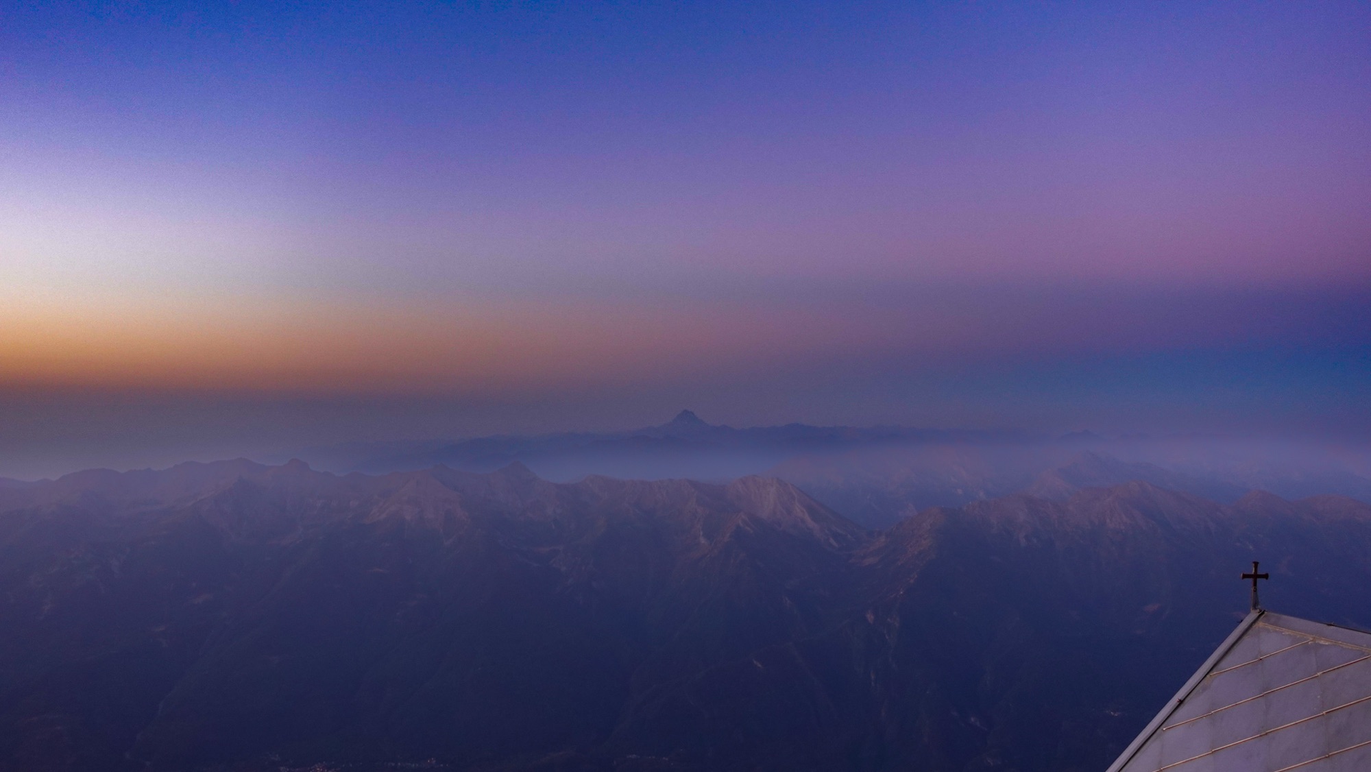 Monviso in der Ferne