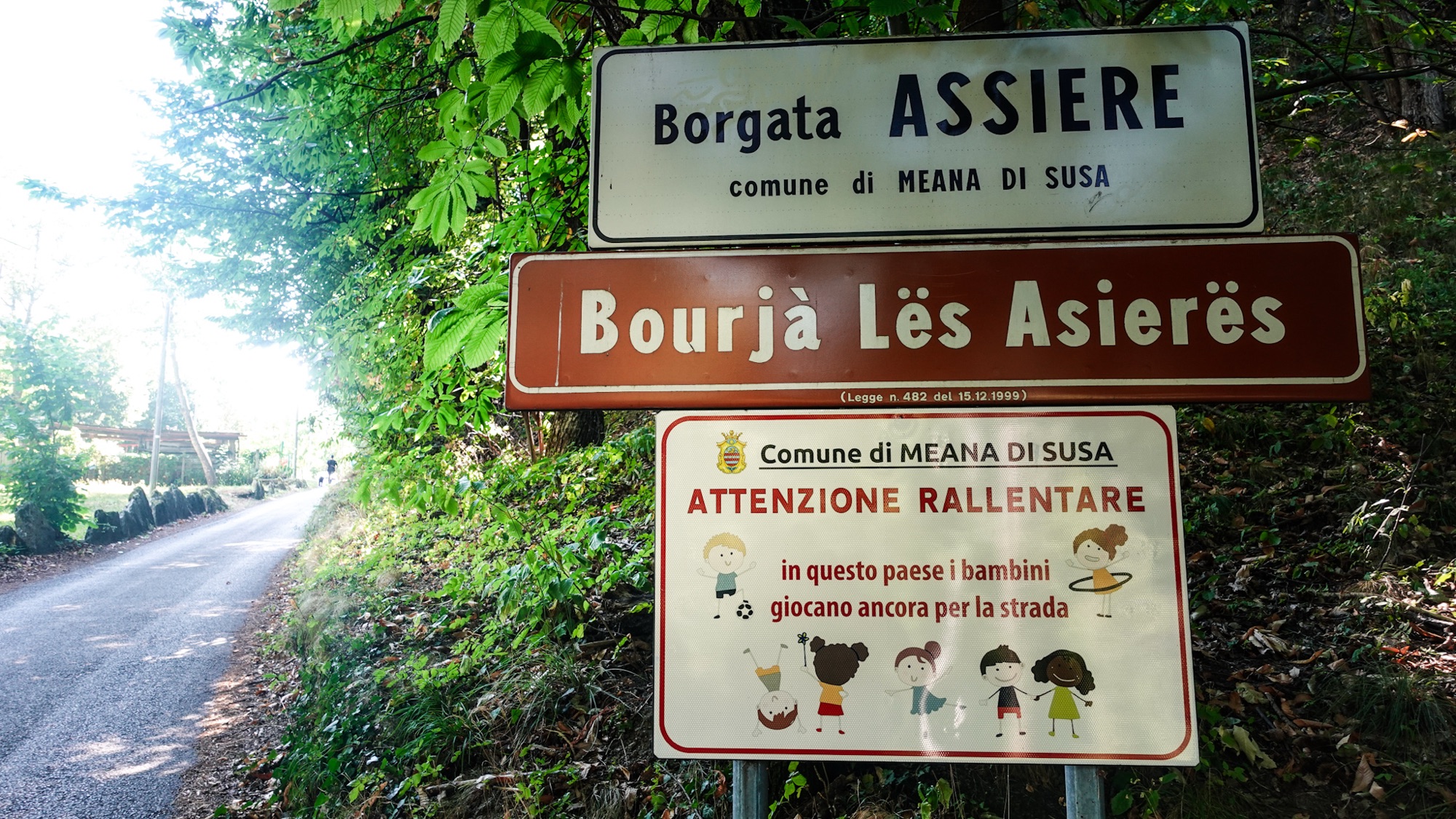 Okzitanische Ortsschilder