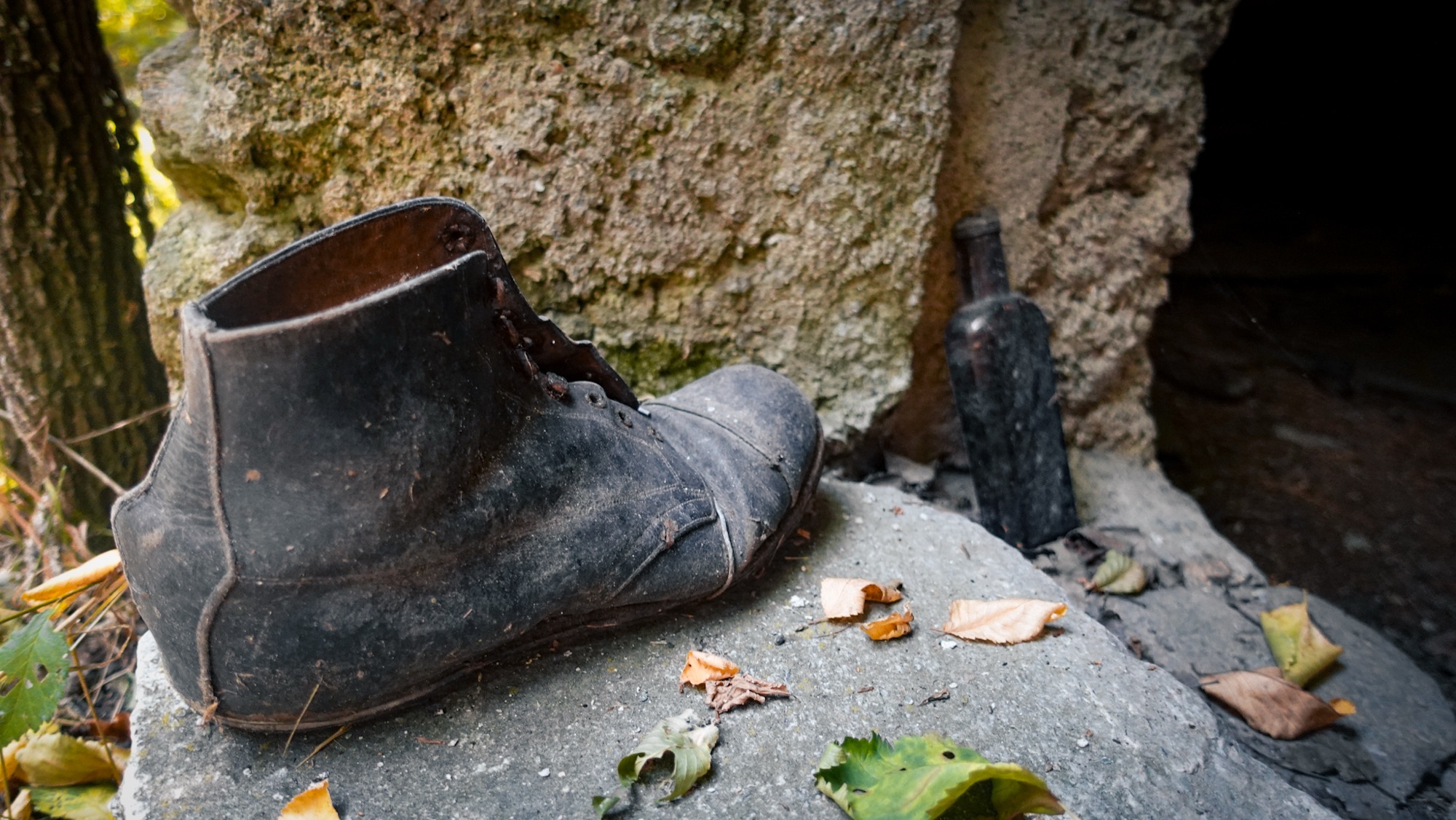 Schuh und leere Flasche Abstieg Fenestrelle