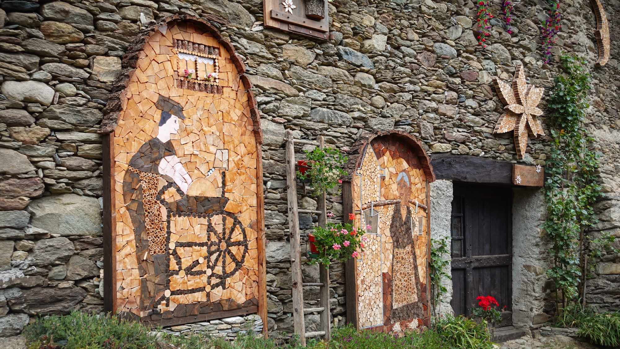 Bilder aus Holzmosaiken gesetzt