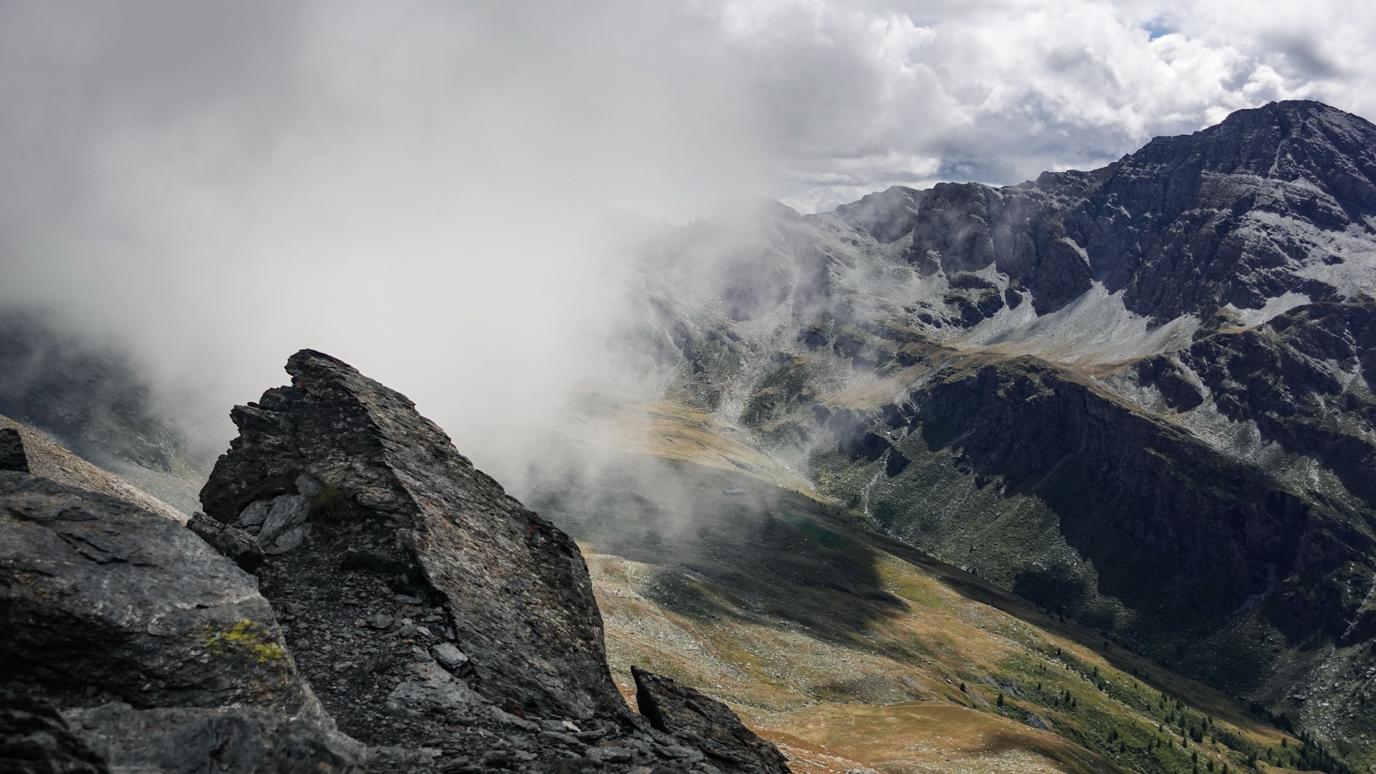 Wolkenspiel über den Bergen