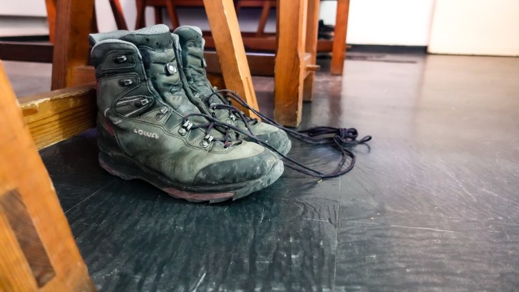 Dreckige Bergstiefel