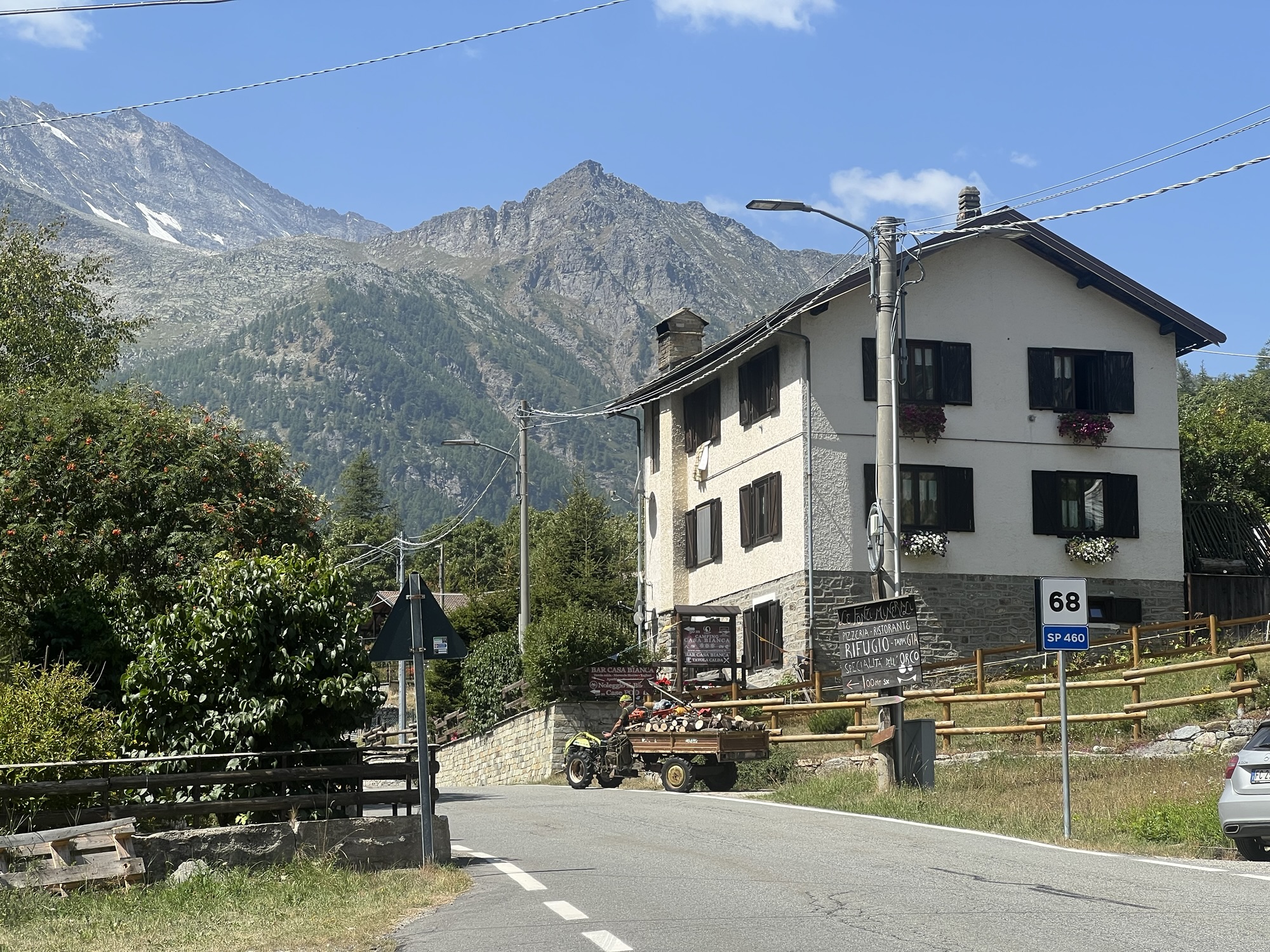 Straße Haus im Piemont