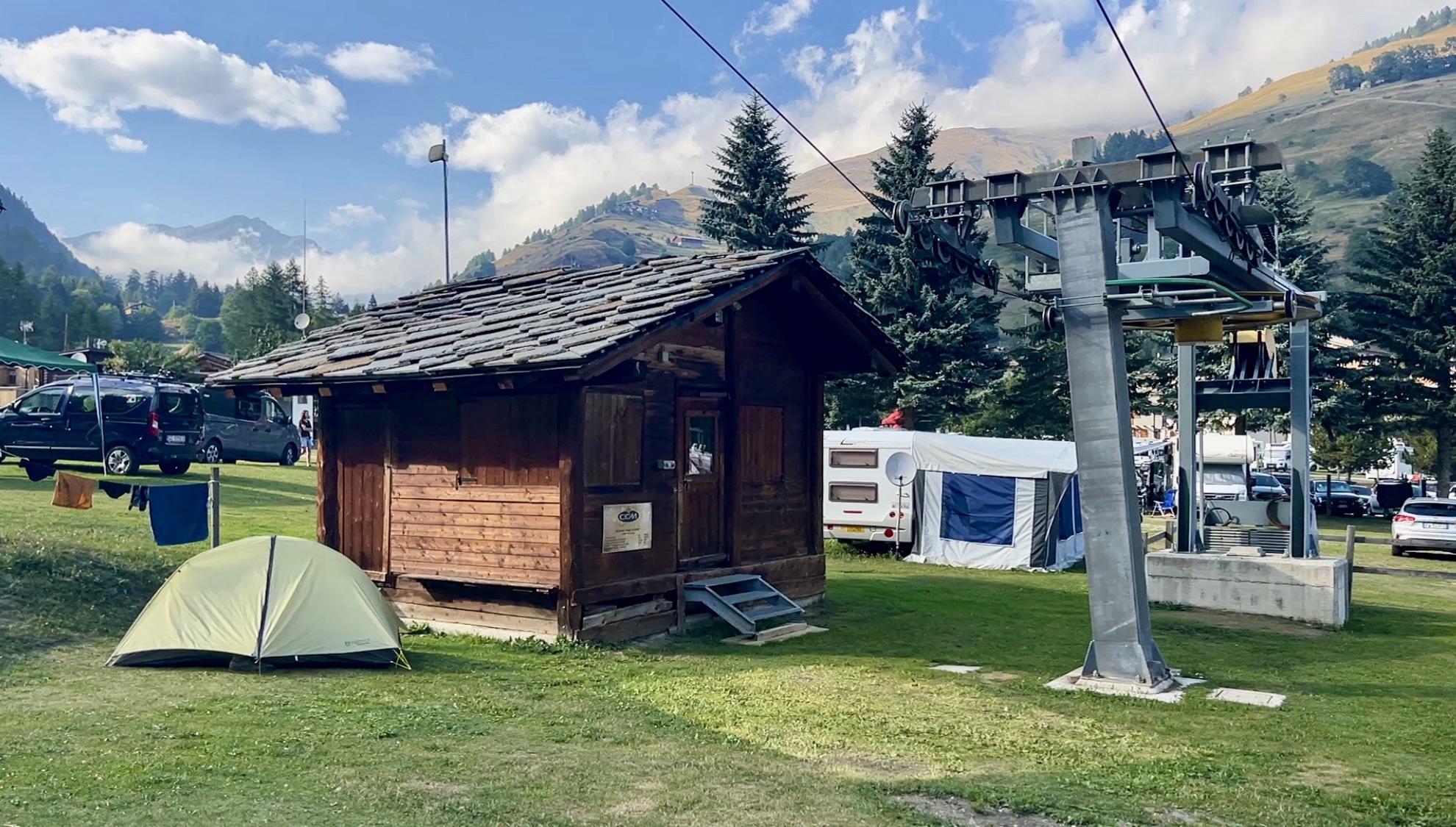 Zeltplatz neben dem Schlepplift in Maddalena